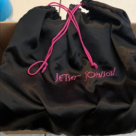 Betsey Johnson Black Dust Bag with Hot Pink Script Logo - Picture 2 of 3